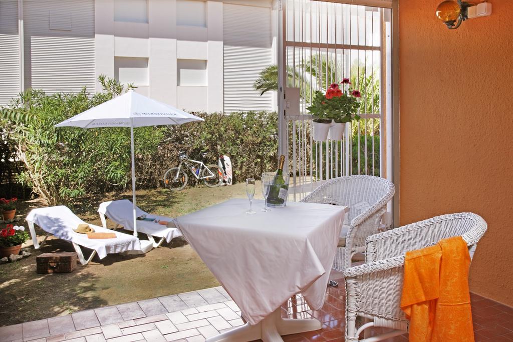 Casa Adosada En Platja De Pals By Apartaments Golf Exterior photo